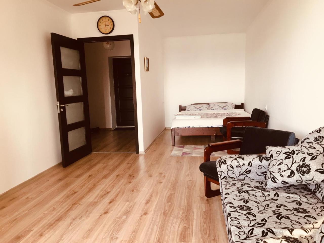 Clean Apartment On Lunacharskogo Street Тираспол Екстериор снимка